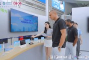 英超名宿“空降”上海移动民生路旗舰店开启“数智未来”探秘之旅